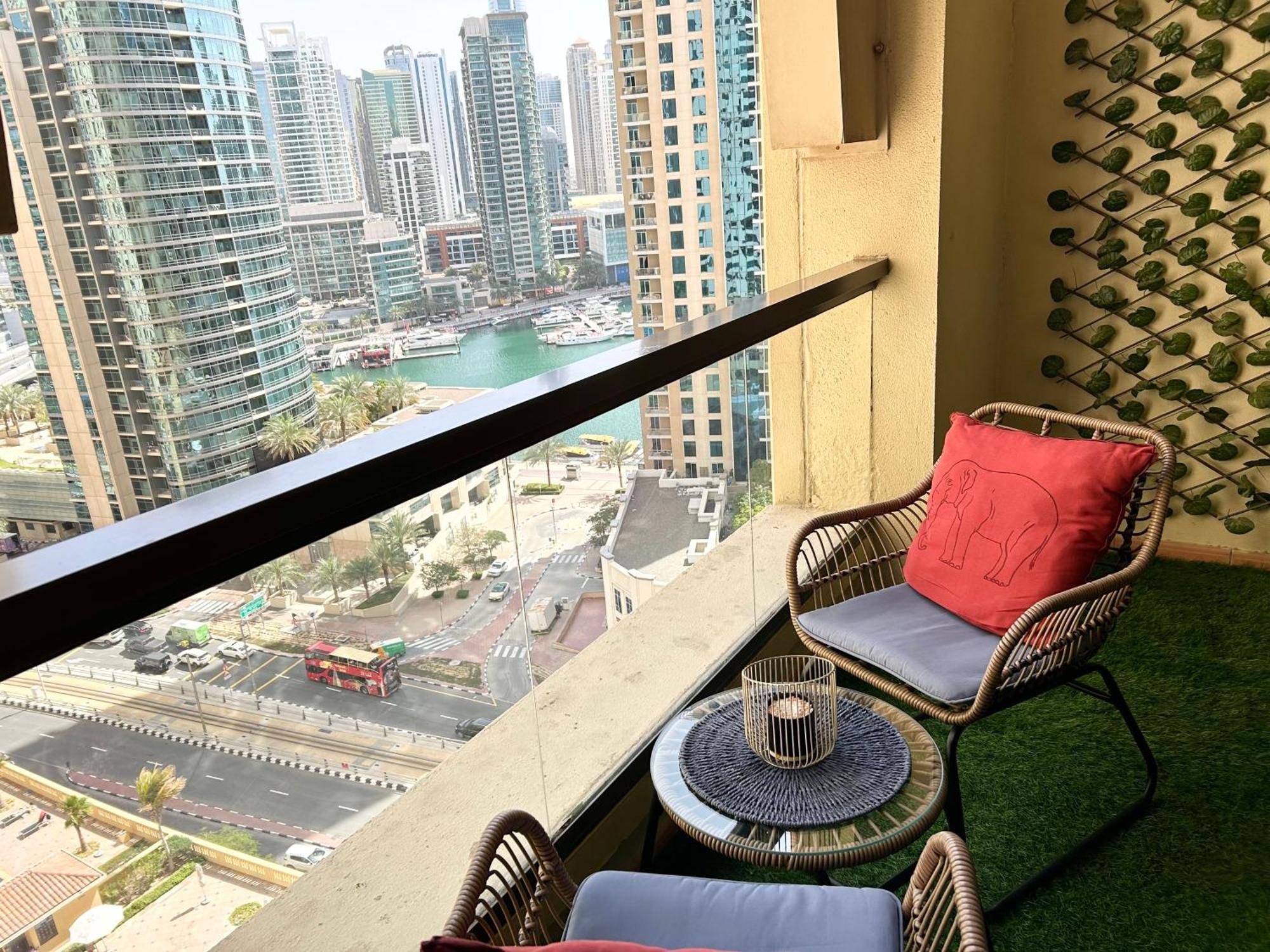 Charming Spacious Studio Apartment In The Heart Of Jbr By Sweet Homes Dubai Exterior foto